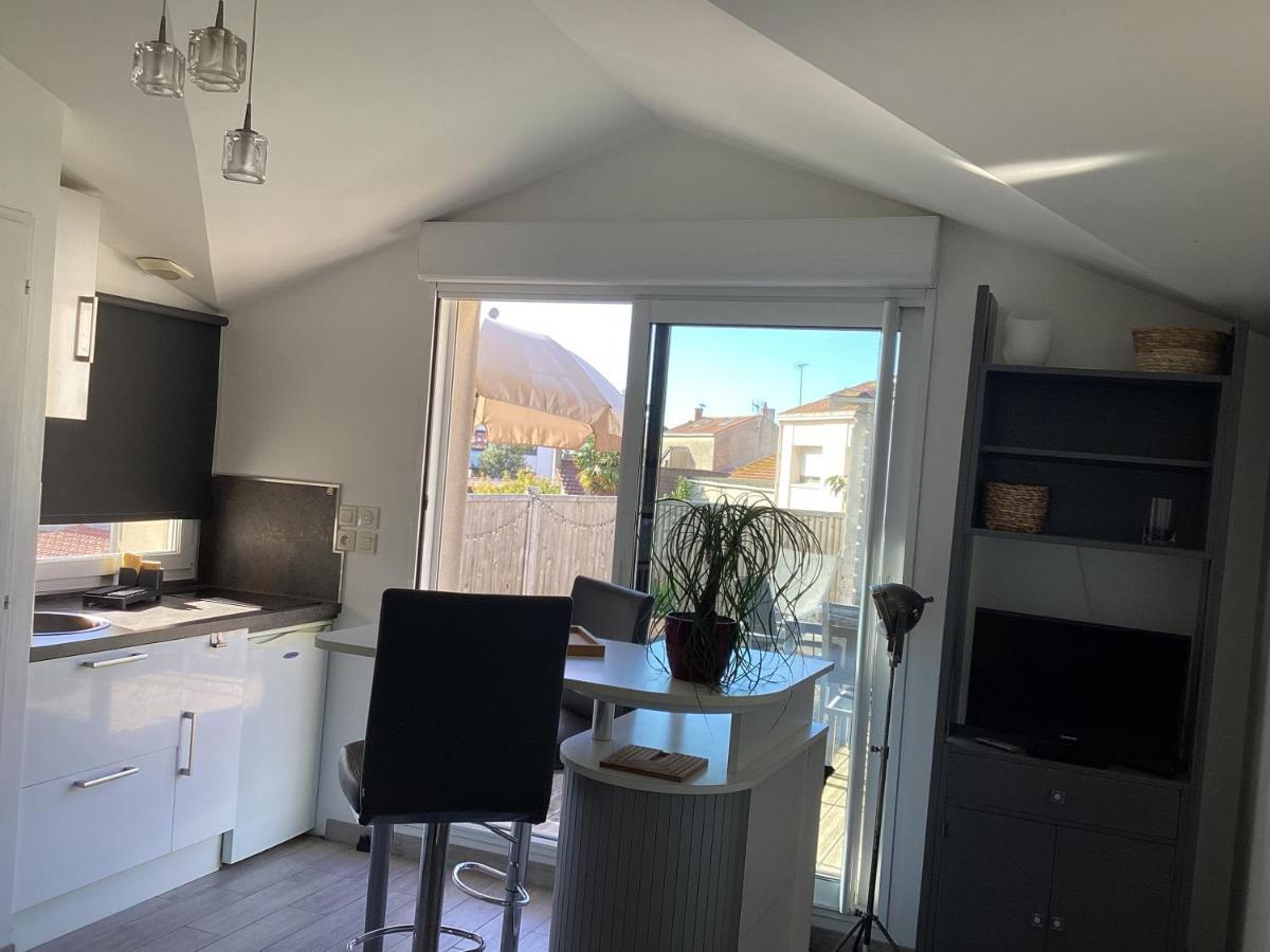 Chaleureux T2 30 M2 Et Sa Terrasse Bois 18 M2 Apartment La Rochelle  Exterior photo